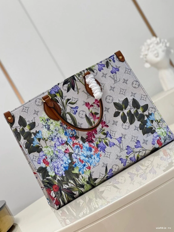 WIS VUITTON LOUIS MM ONTHEGO 1005